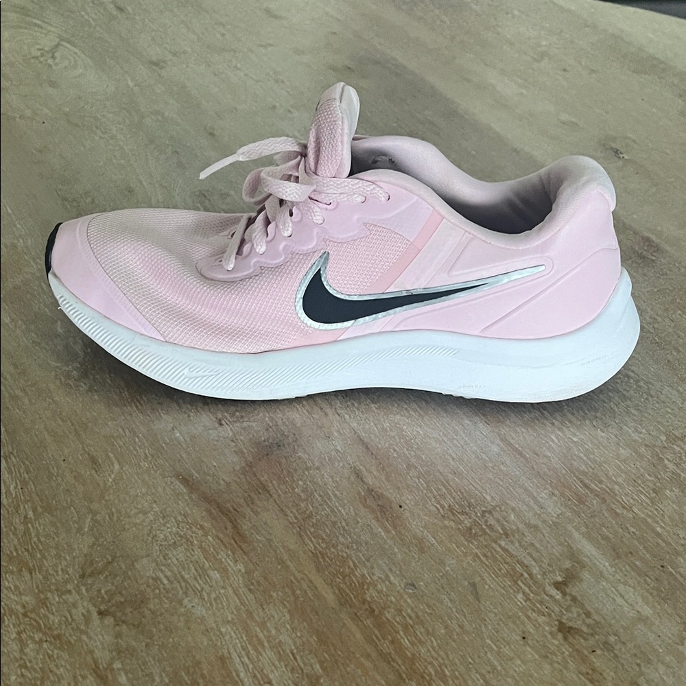 Nike Star Runner 2 Pink Running Shoes – Size 6Y (Women's 7.5)